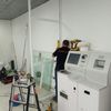 Montaje de mamparas de aluminio en oficina