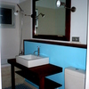 mueble lavabo a medida, con tabica para paso instalaciones