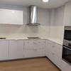 Carpintero arreglar muebles cocina y poner rieles en cajones