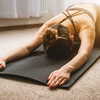 Mujer haciendo yoga