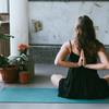 Mujer practicando yoga