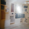 mural en salon con chimenea decorativa