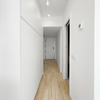 pasillo con muebles integrados