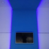Peana multimedia con puertas traseras correderas.