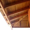 Pérgola con techo de madera