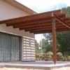 Pérgola con techo de madera