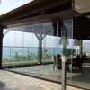 Pérgola de madera con cerramiento de cristal