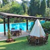 Pergola adhosada de madera.