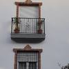 Pintura en fachada delantera y rejas