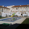 Piscina comunitaria y parque infantil