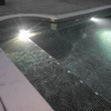 Piscina iluminada.