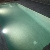 Piscina iluminada.