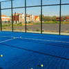pista de padel azul