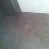 PLATO DUCHA GRIS OSCURO Y COLOCACION MISMO SUELO EN TODO EL BAÑO