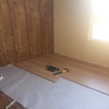 Poniendo el suelo corrido de salón a habitación continua 06