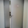 Puerta acústica, sala polivalente