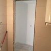 Puerta corredera baño antes de la instalación