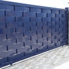 Puerta corredera motorizada. Termolacada "a fuego".