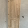 Puerta de 4 plafones moldurados ya instalada