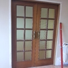 Puerta de acceso a otra habitación sin jambas