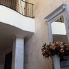 RECIBIDOR EN TRAVERTINO ÁGATA.