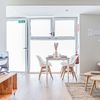 Salon comedor con suelo de madera