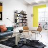 Salón con pared en dos colores