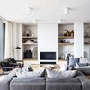 Salón con sofás en gris
