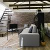 Salón dormitorio diáfano de estilo industrial