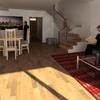 Salón. Escalera que comunica con zona de noche