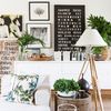 Salón estilo nórdico y lleno de complementos