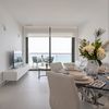 Salón veraniego en blanco