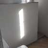 SEPARADOR DE TABIQUE CON CRISTAL PARA LA DUCHA