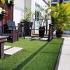 Terraza con césped artificial