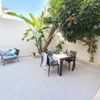 Terraza con muebles de resina