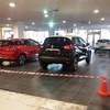 Trabajos avanzando sin dejar la exposión para los coches,