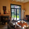 Ventana oscilobatiente con celosía