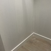 Vestidor recolocación de rodapié y pintura satinada
