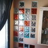 Vista de pared de salón con bloques de cristal