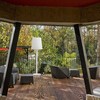 Poner rodapies de obra vista en jardin y escaleras