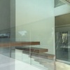 Vista lateral escalera interior vivienda