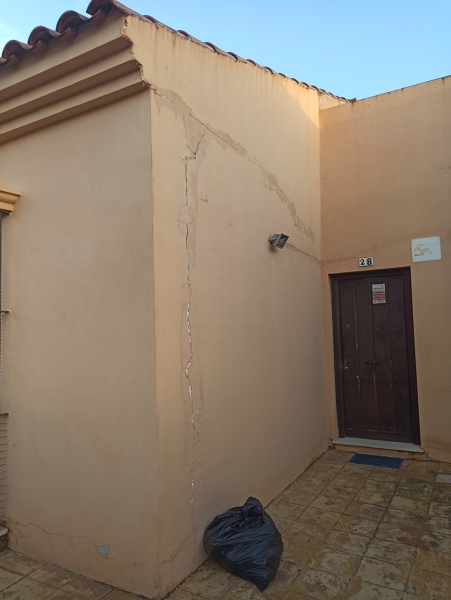 ¿Cuánto costaría arreglar el pilar de esquina de un dormitorio exterior de una casa de una planta?
