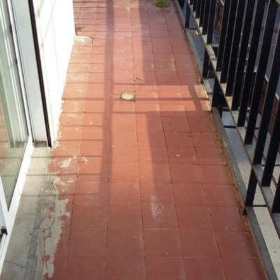 Cambiar baldosas de balcón esquinero - Burjassot (Valencia) | Habitissimo