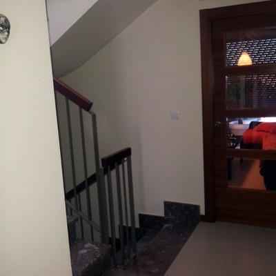 Instalar puertas correderas para cerrar escalera - La Alfranca