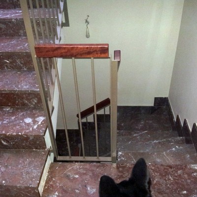 Instalar puertas correderas para cerrar escalera - La Alfranca