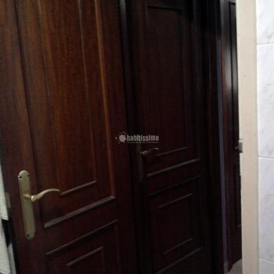 Poner puerta plegable en baño - Oleiros (A Coruña) | Habitissimo