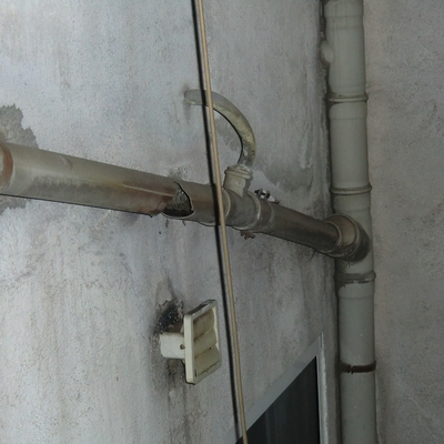 Reparación bajante exterior del desagüe de la cocina - Badalona