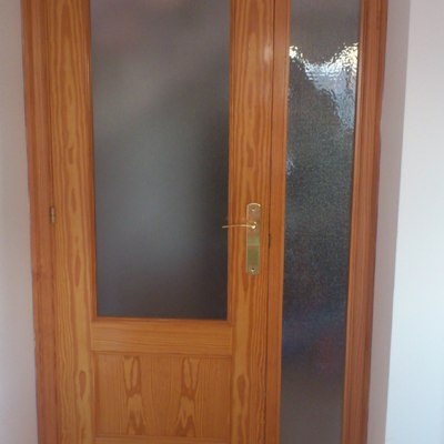 Instalar puerta doble corredera con guía en el techo - Palma de