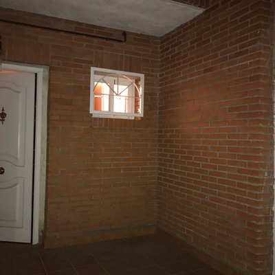 Reforma baño para ampliar un aseo en planta baja con una ducha