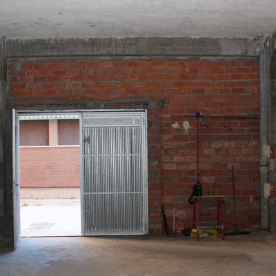 Sustituir puerta entrada a garaje por una elevable y mas grande 3x3,5 m
